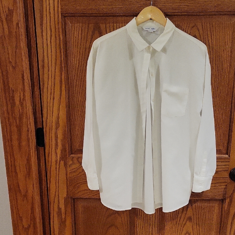 Old Navy Womens Boyfriend Oxford Shirt In White Size M.